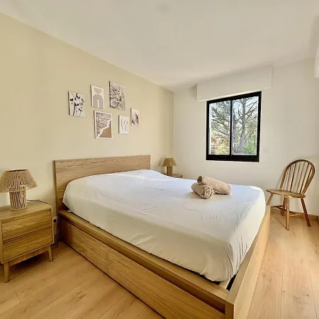 T3 Moderne, Piscine, Parking, Vue Golf, Commerces A Proximite * Saint-Raphael (Var)