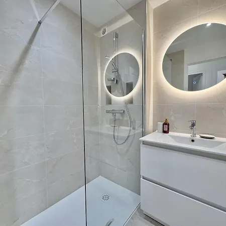 T3 Moderne, Piscine, Parking, Vue Golf, Commerces A Proximite Saint-Raphael (Var)