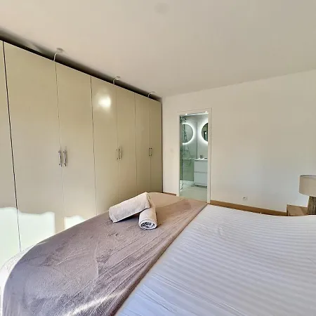 T3 Moderne, Piscine, Parking, Vue Golf, Commerces A Proximite Saint-Raphaël