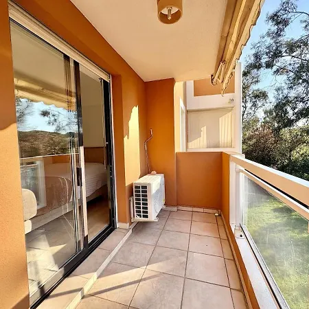 Apartment T3 Moderne, Piscine, Parking, Vue Golf, Commerces A Proximite Saint-Raphael (Var)